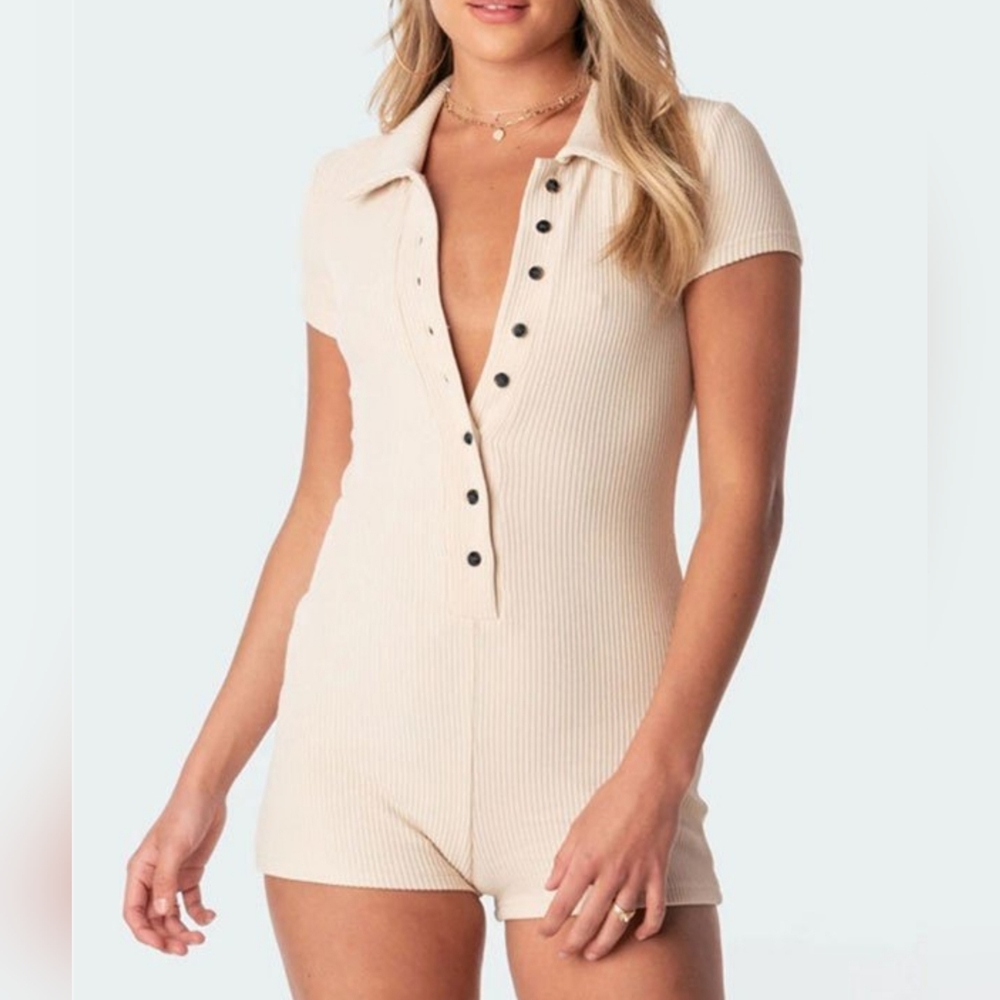Edikted cream ribbed knit short sleeve polo neck button down romper size S US.